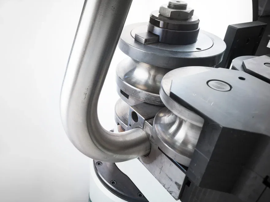 Curvatura del tubo per pezzo di design jpg